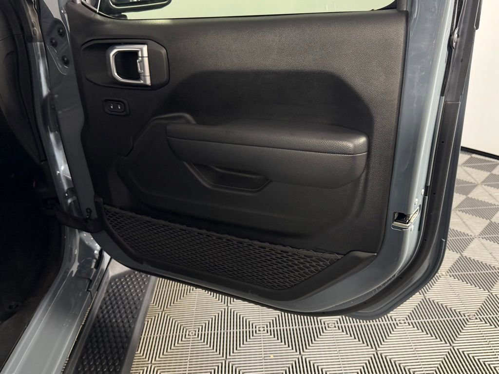 Used 2025 Jeep Wrangler Sport image 31