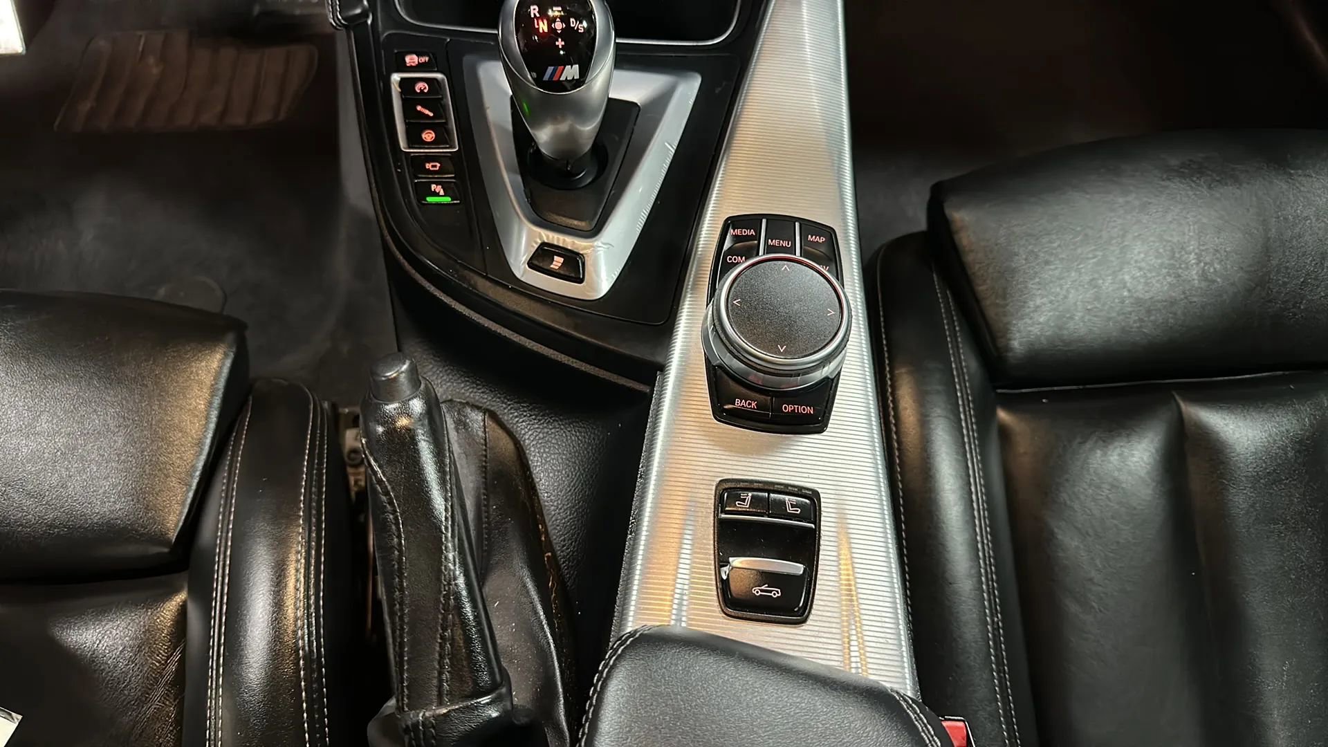 Used 2018 BMW M4 Convertible image 33