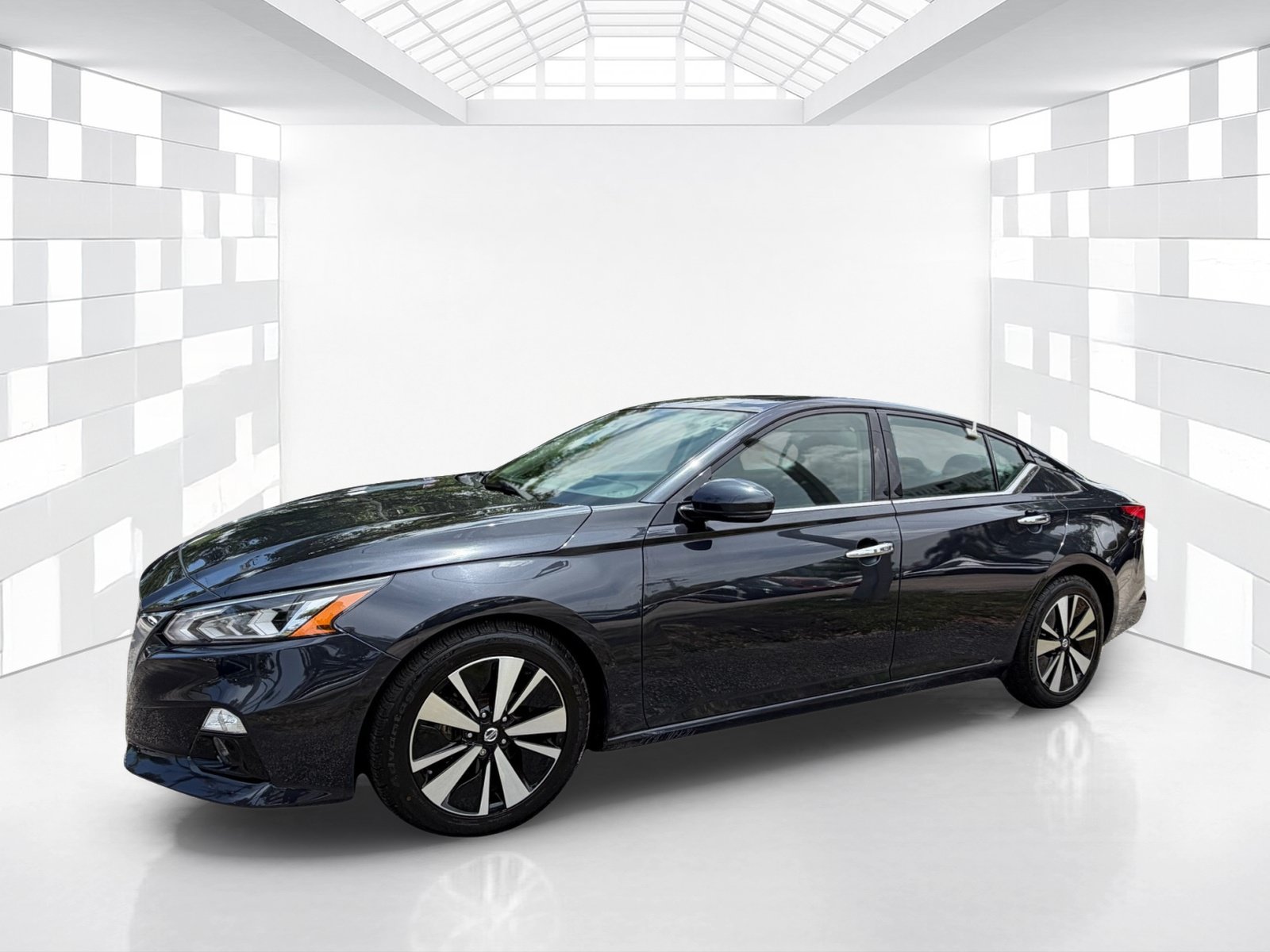 Used 2019 Nissan Altima 2.5 SV FWD image 3