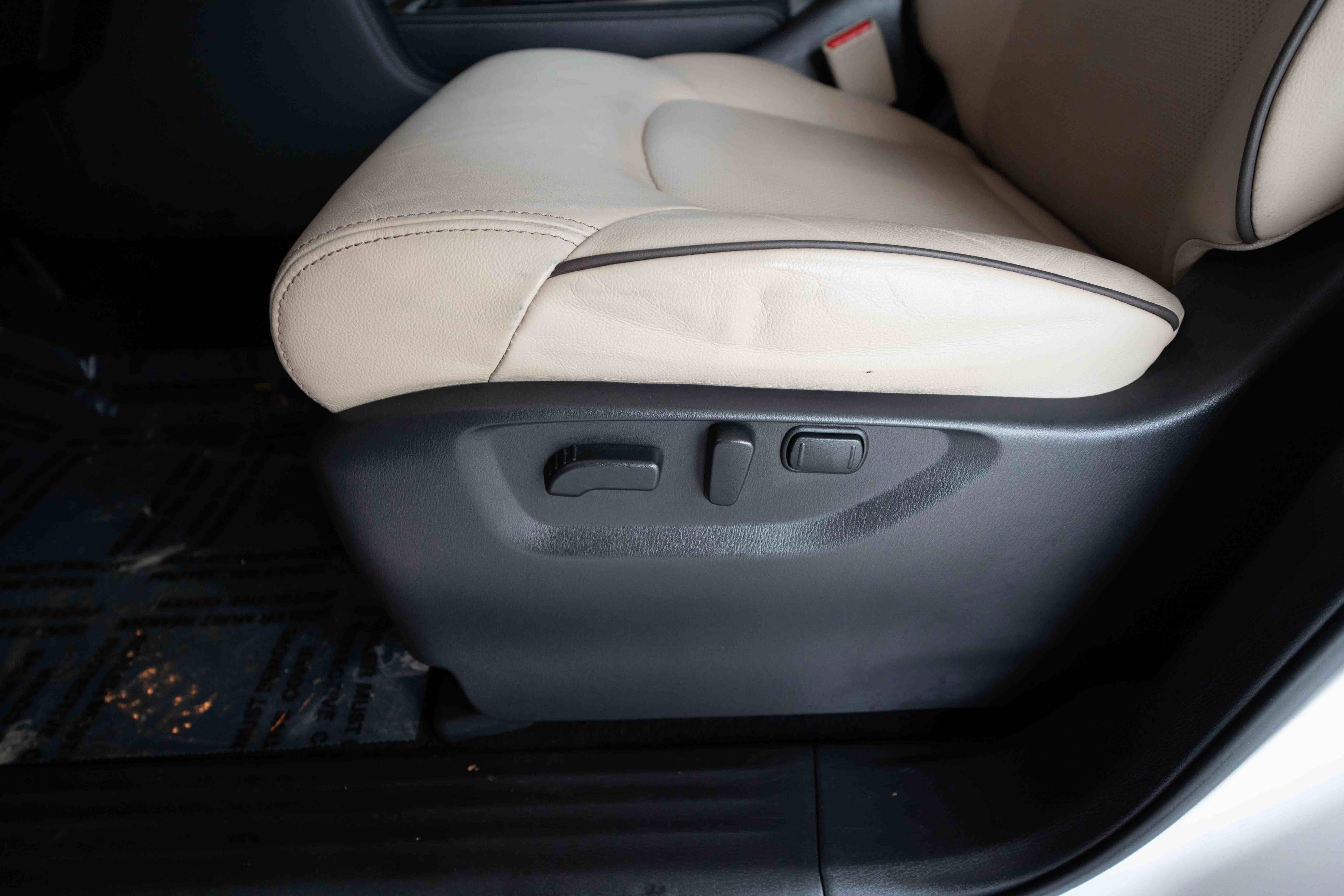 Used 2024 Nissan Armada SL w/ Captain's Chairs Package image 12