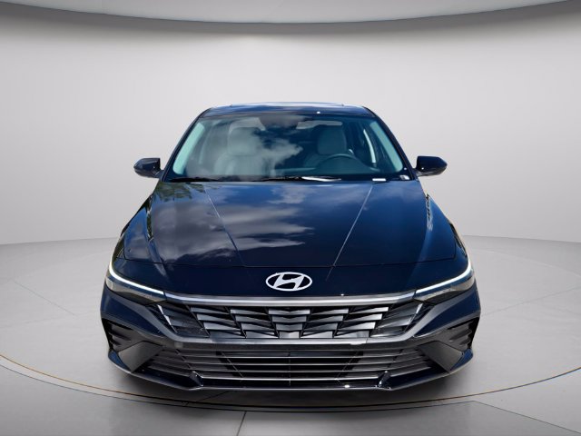 New 2026 Hyundai Elantra SEL Sport FWD image 3