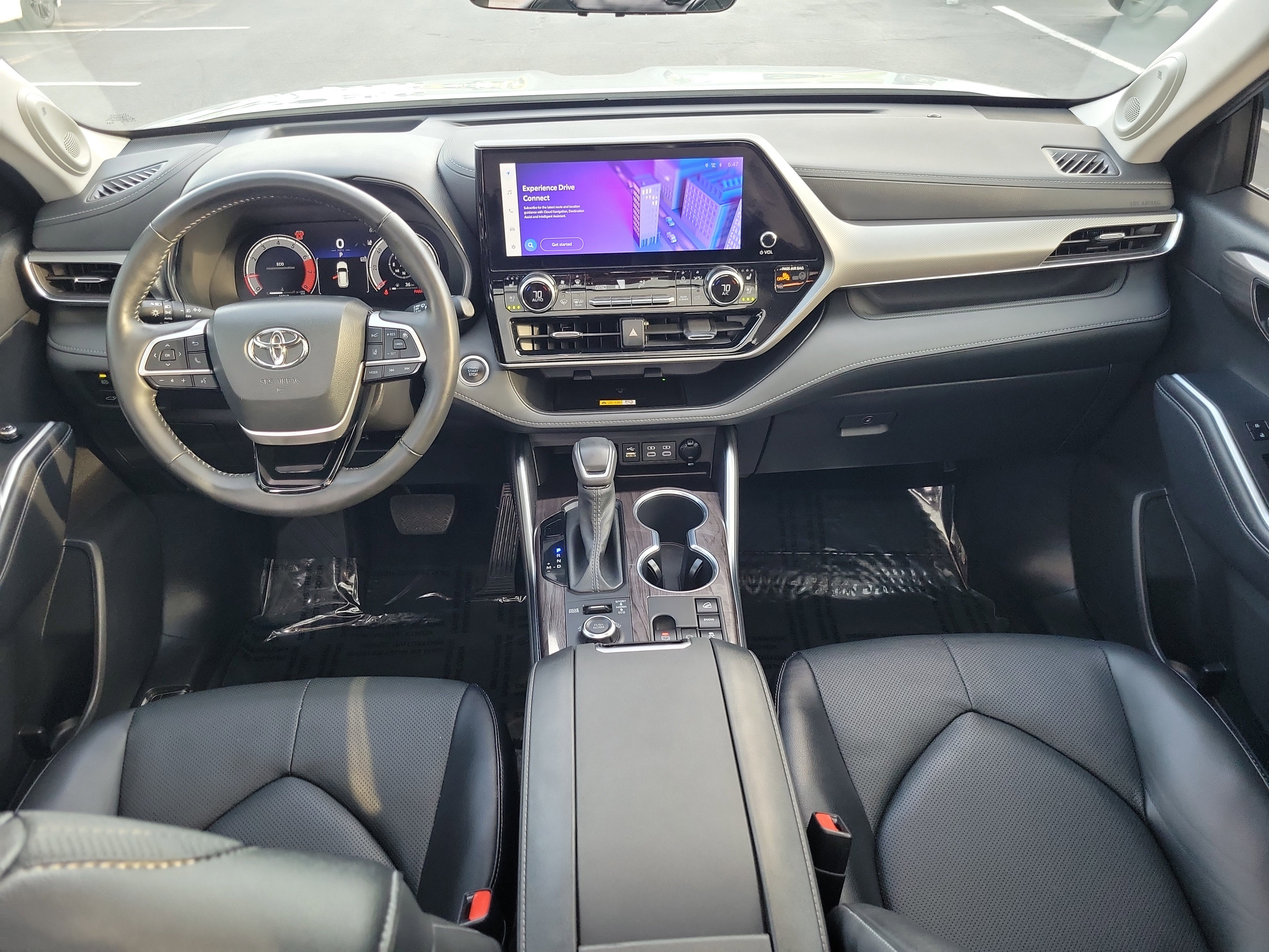 Certified 2024 Toyota Highlander Platinum AWD/4WD image 16