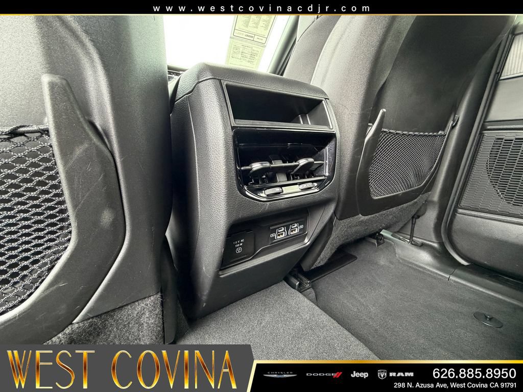 Used 2025 Jeep Grand Cherokee Altitude RWD image 20