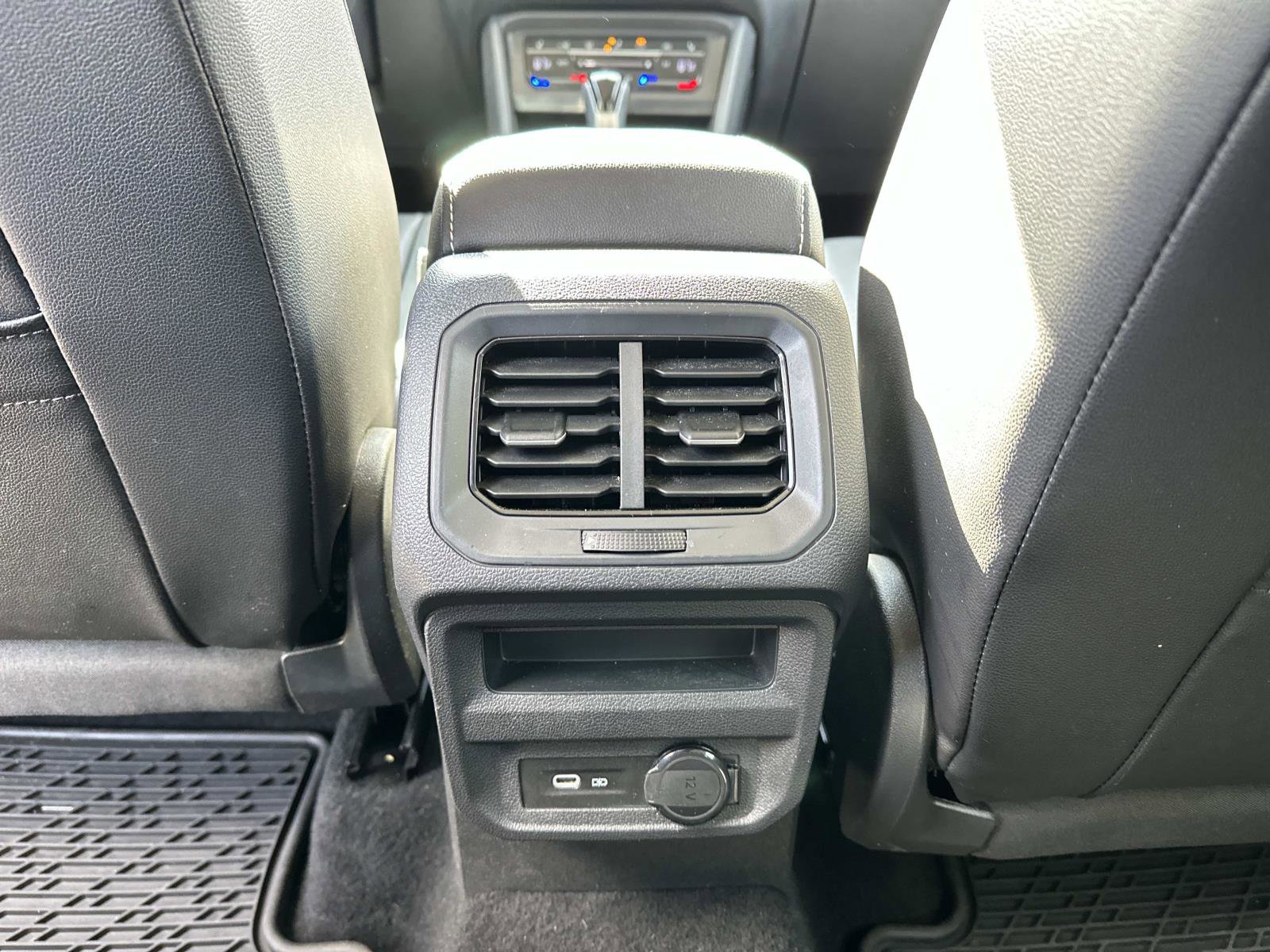 Used 2022 Volkswagen Tiguan SE image 14