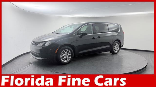 Used 2022 Chrysler Voyager LX FWD image 1