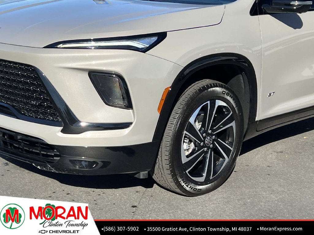 Certified 2026 Buick Enclave Sport Touring FWD image 9