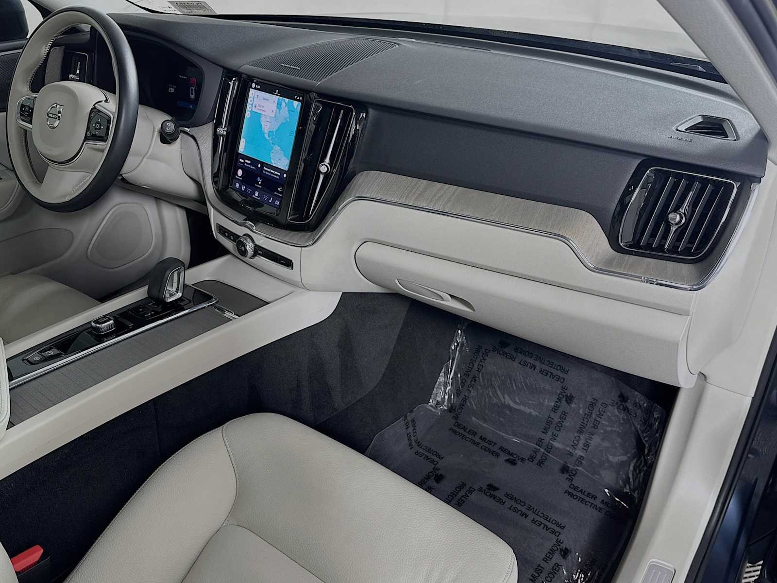 Used 2023 Volvo XC60 B5 Plus w/ Protection Package Premier FWD image 27