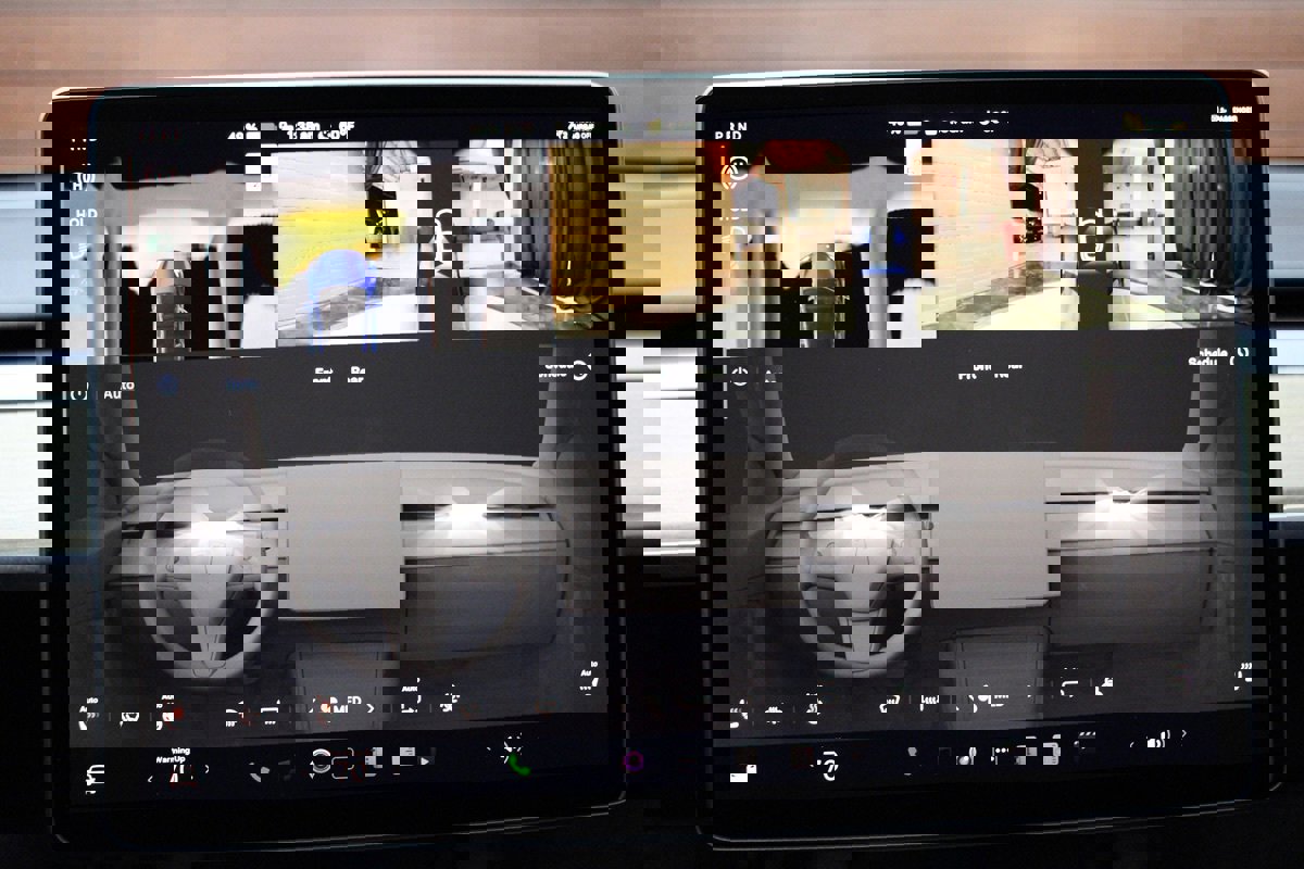 Used 2024 Tesla Model Y Performance image 23