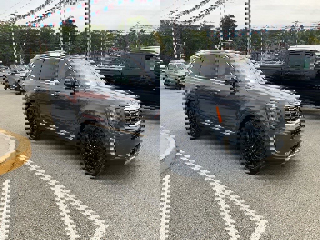 Used 2020 Kia Telluride SX w/ SX Prestige Package image 3