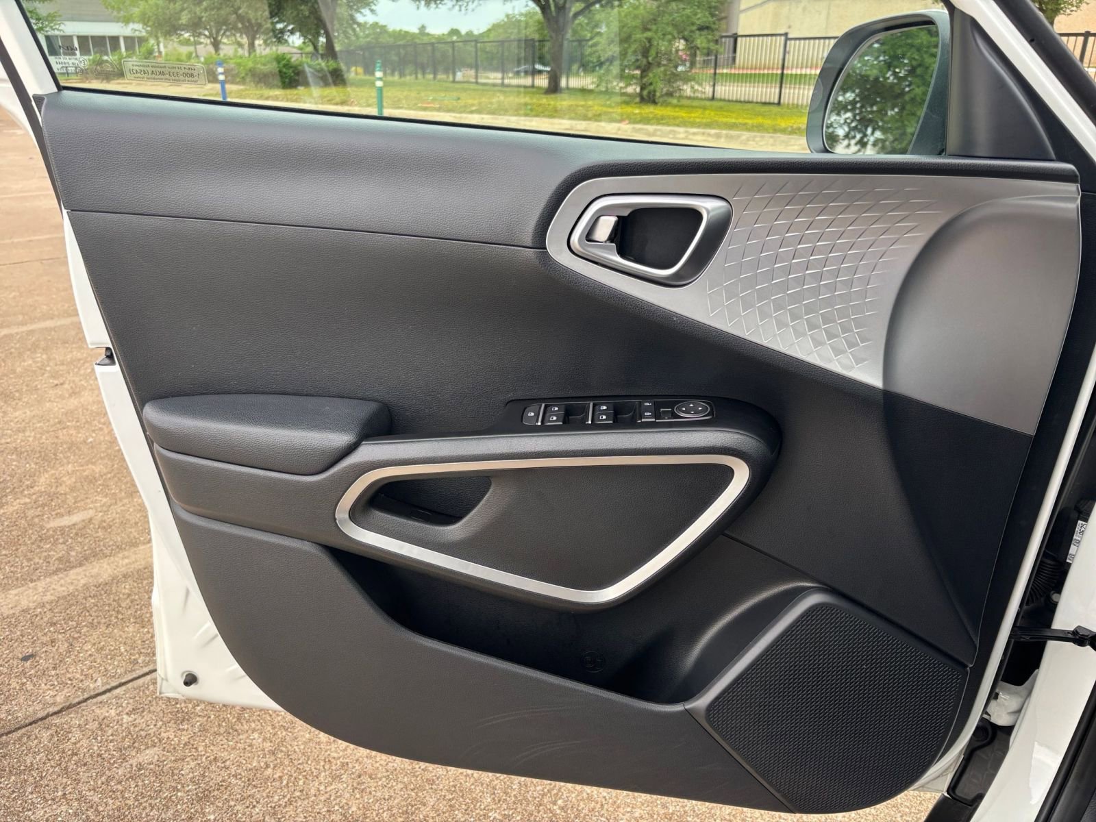 Used 2025 Kia Soul LX w/ LX Technology Package image 18