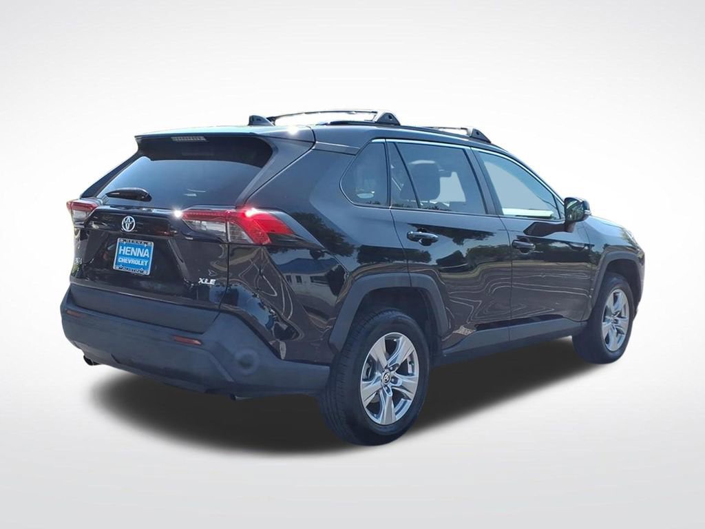 Used 2022 Toyota RAV4 XLE FWD image 5