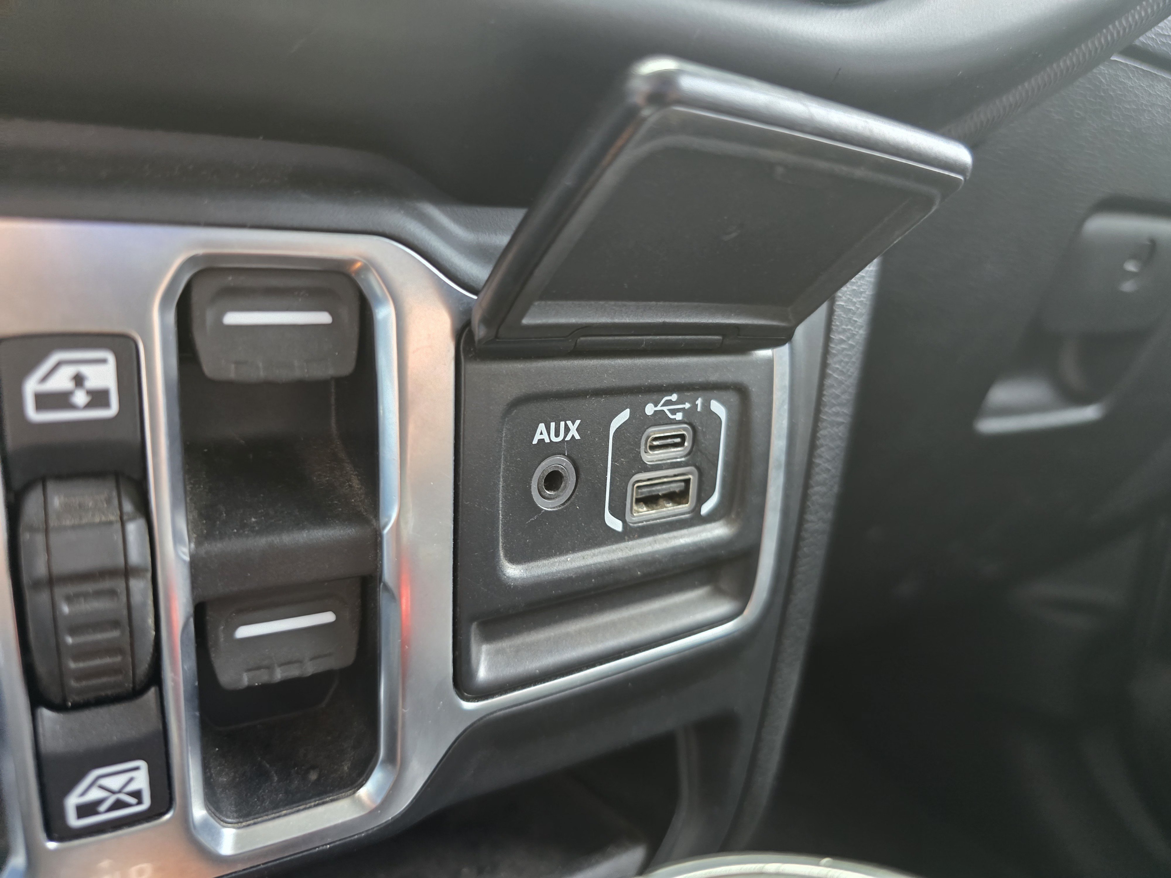 Used 2020 Jeep Gladiator Rubicon AWD/4WD image 27