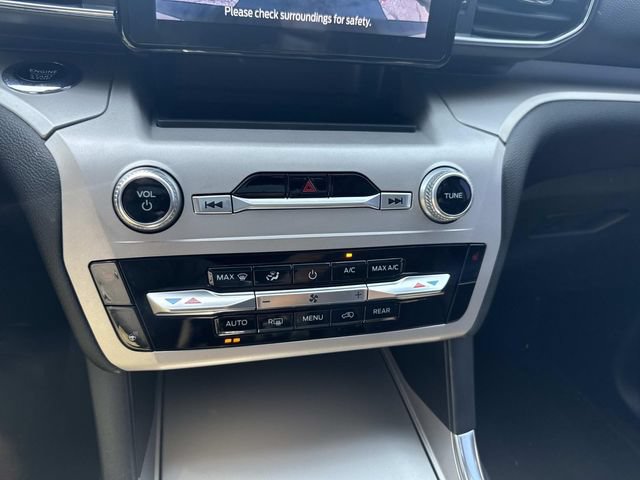 Used 2023 Ford Explorer XLT w/ Equipment Group 202A AWD/4WD image 27