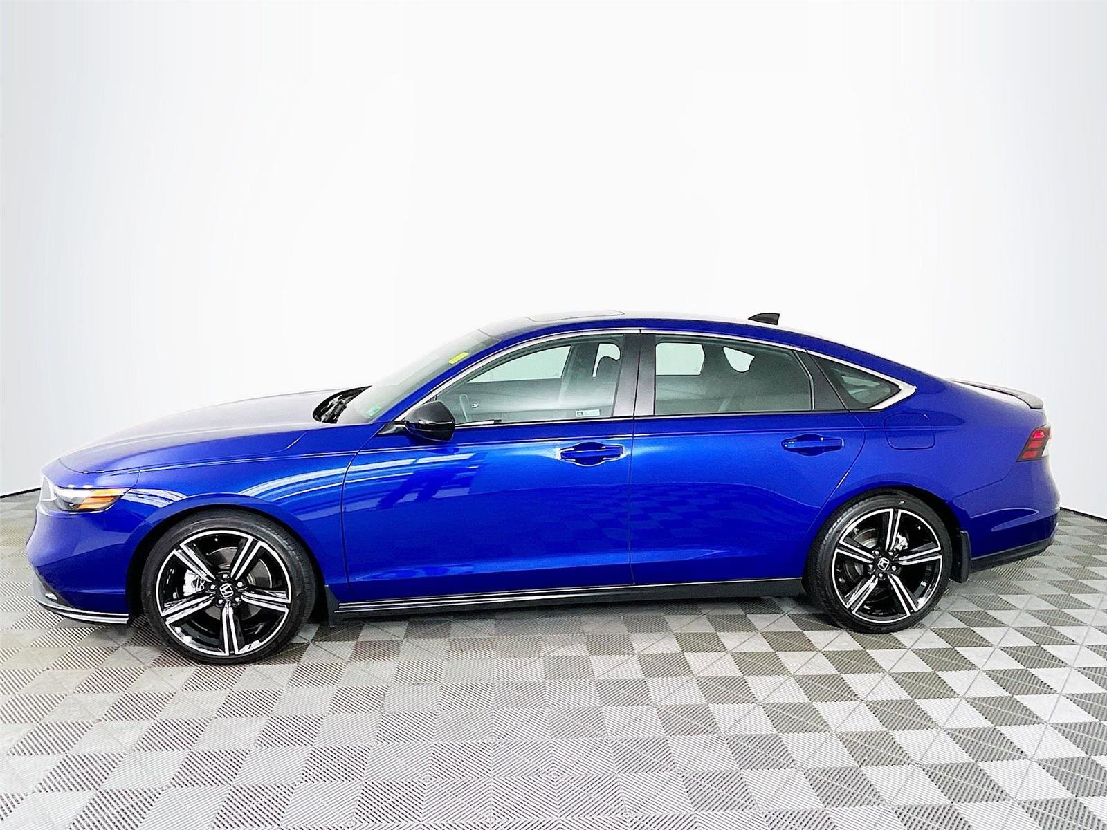 Used 2025 Honda Accord Sport image 4