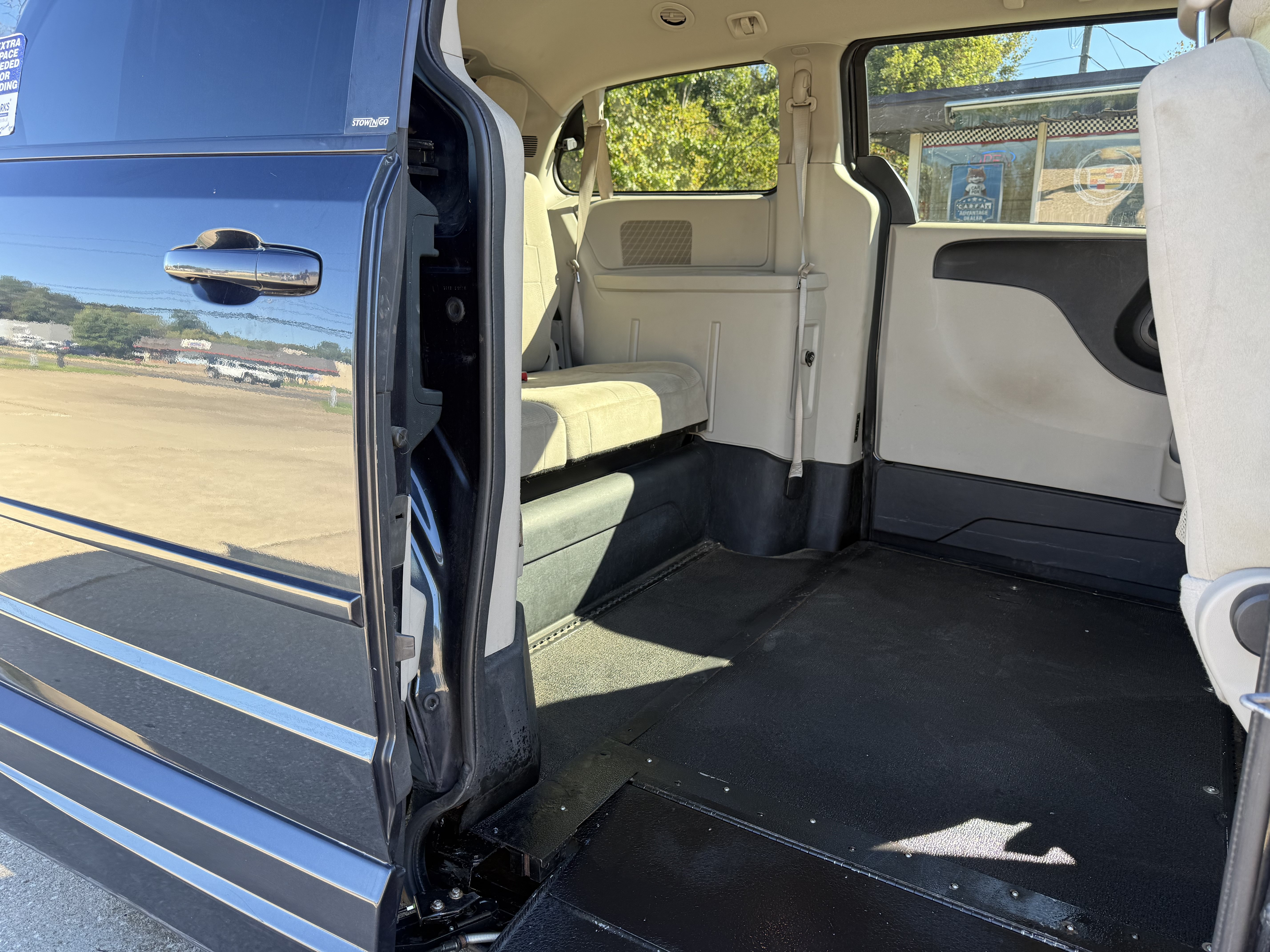 Used 2013 Dodge Grand Caravan SXT FWD image 29