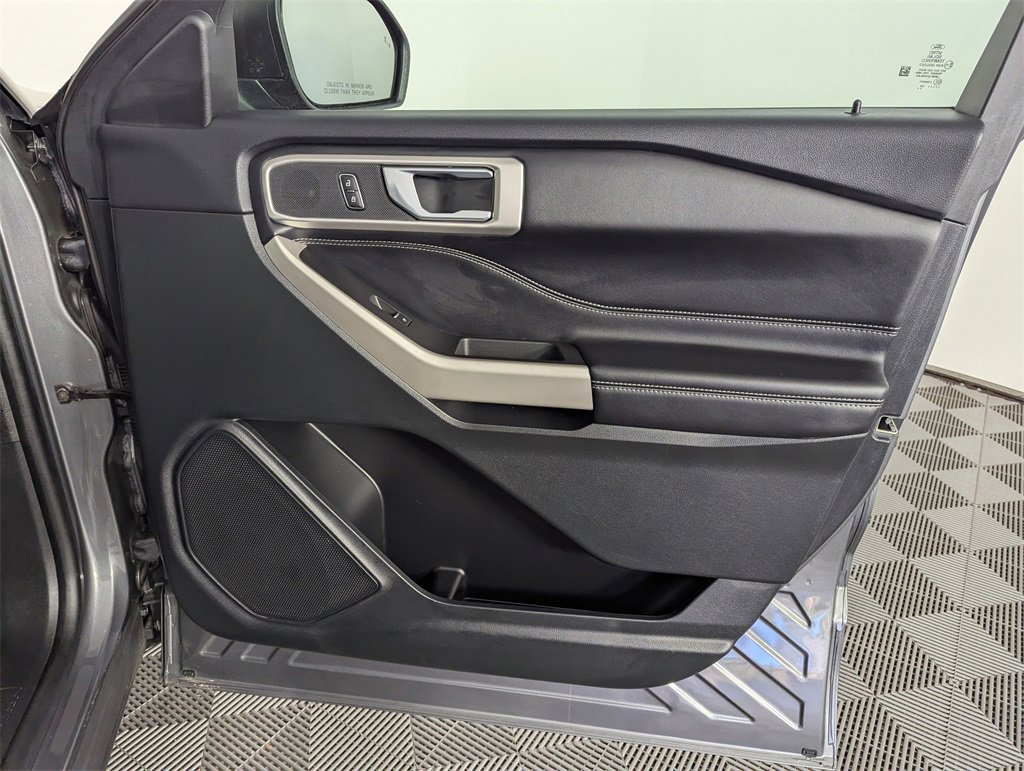 Used 2024 Ford Explorer XLT image 35