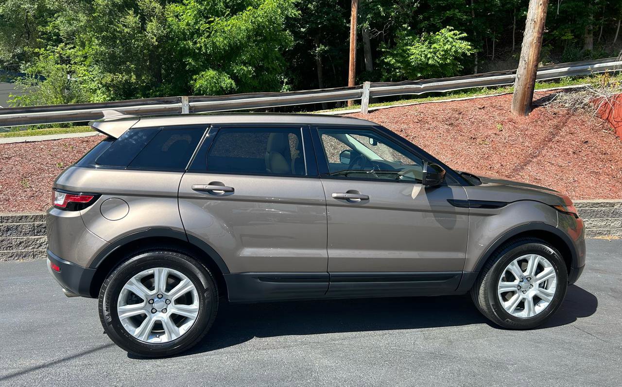 Used 2018 Land Rover Range Rover Evoque SE AWD/4WD image 6