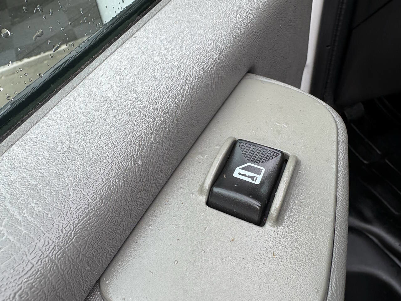Used 2013 Chevrolet Express 2500 RWD image 15
