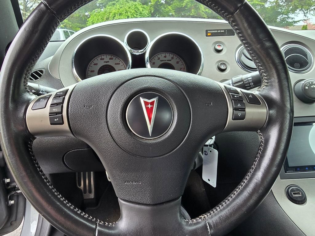 Used 2007 Pontiac Solstice Convertible w/ Premium Package RWD image 12