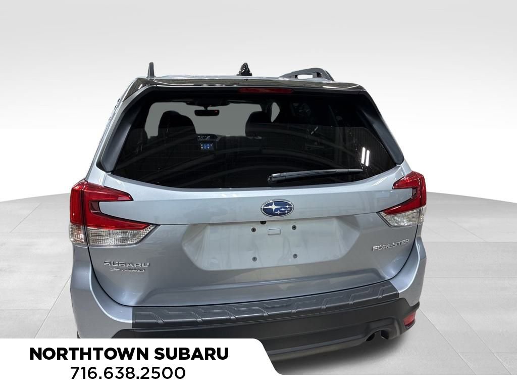 Used 2024 Subaru Forester Premium image 8