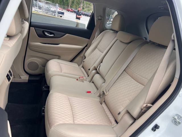 Used 2020 Nissan Rogue SV FWD image 18