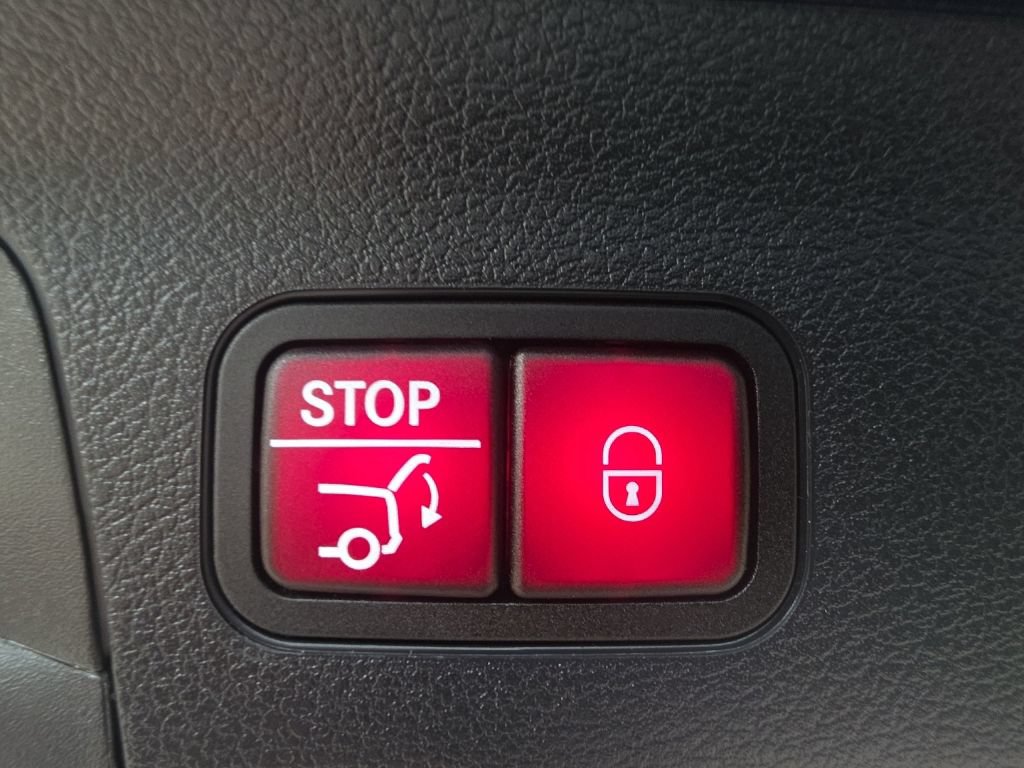 Used 2024 Mercedes-Benz GLS 450 4MATIC image 14