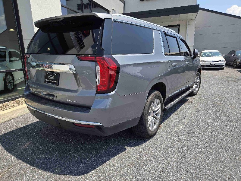 Used 2021 GMC Yukon XL SLT w/ SLT Premium Package image 3