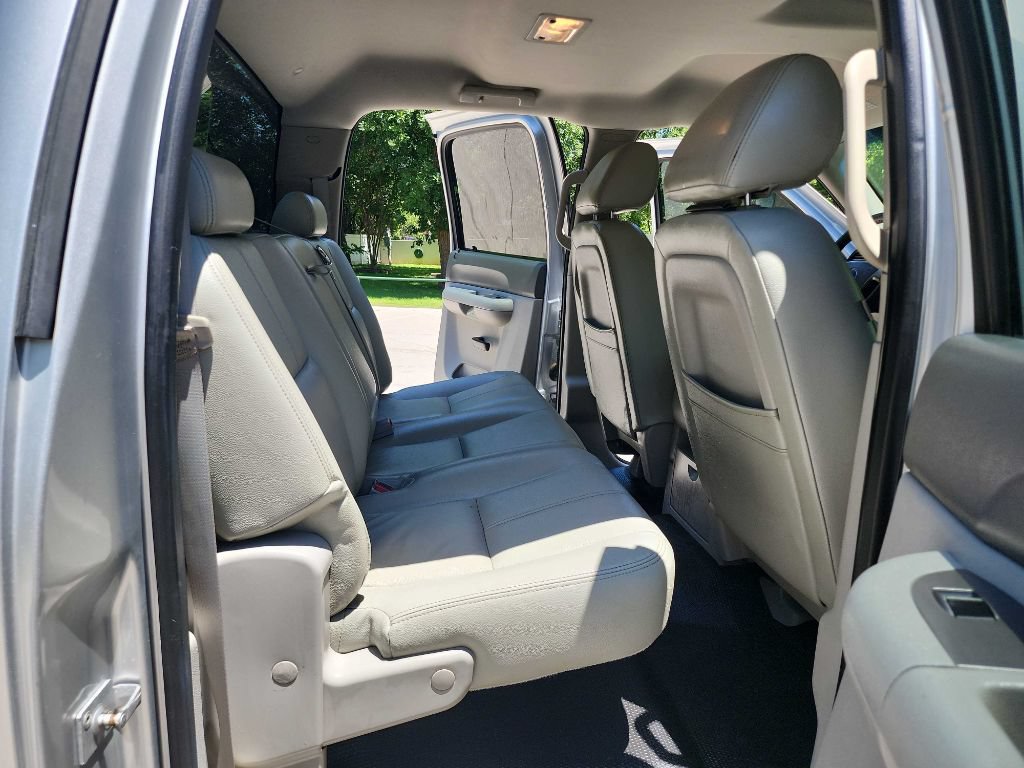 Used 2014 Chevrolet Silverado 2500 LT AWD/4WD image 32