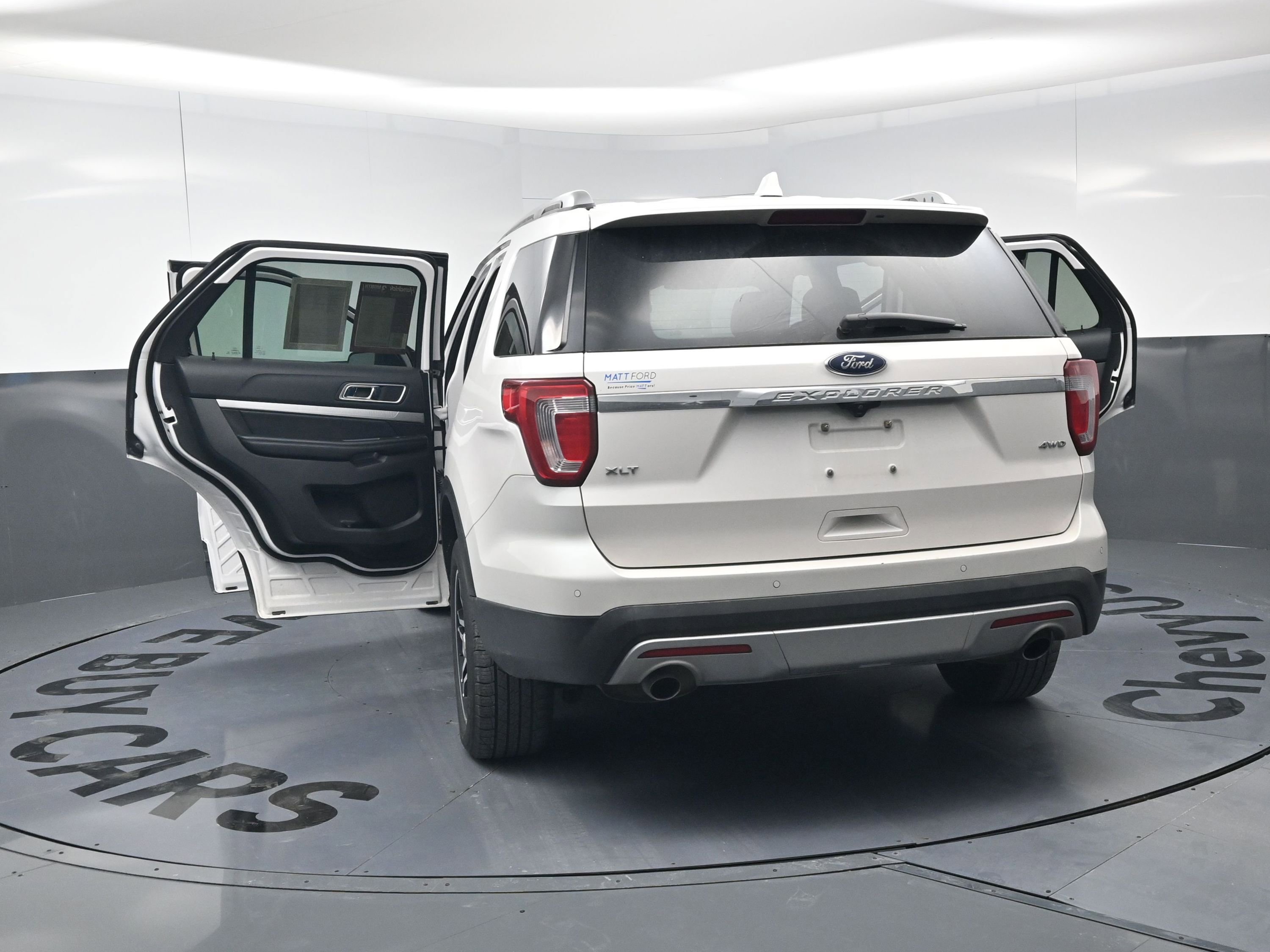 Used 2017 Ford Explorer XLT w/ Equipment Group 202A image 18