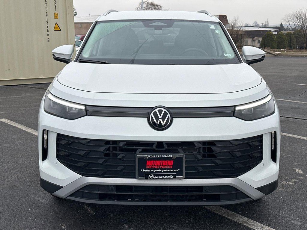 Used 2025 Volkswagen Tiguan S image 2