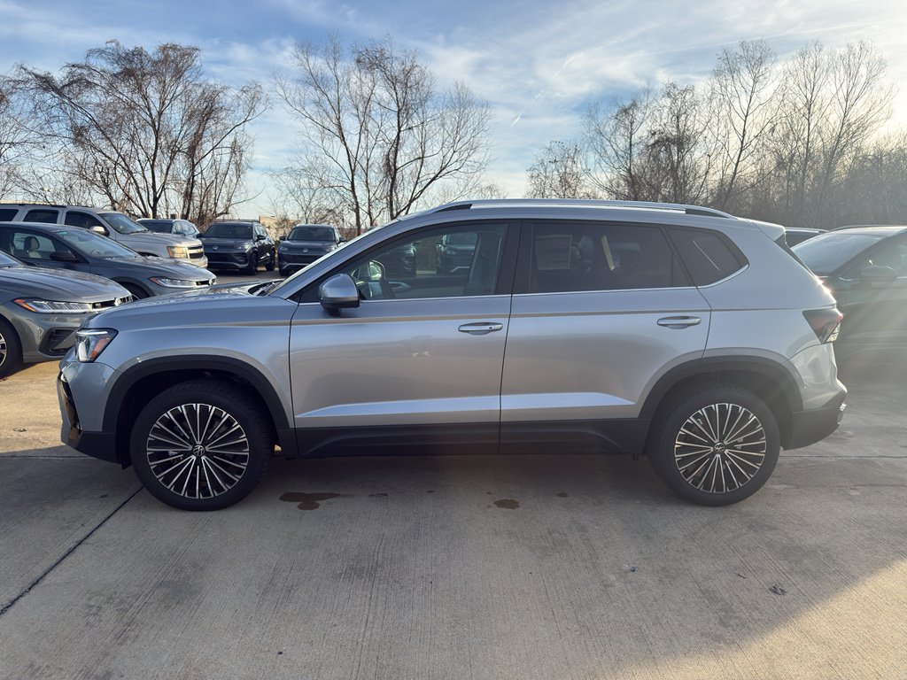 New 2026 Volkswagen Taos SE FWD image 8