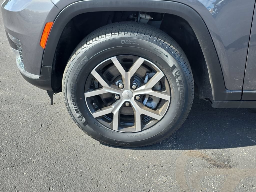 Used 2023 Jeep Grand Cherokee L Limited AWD/4WD image 13