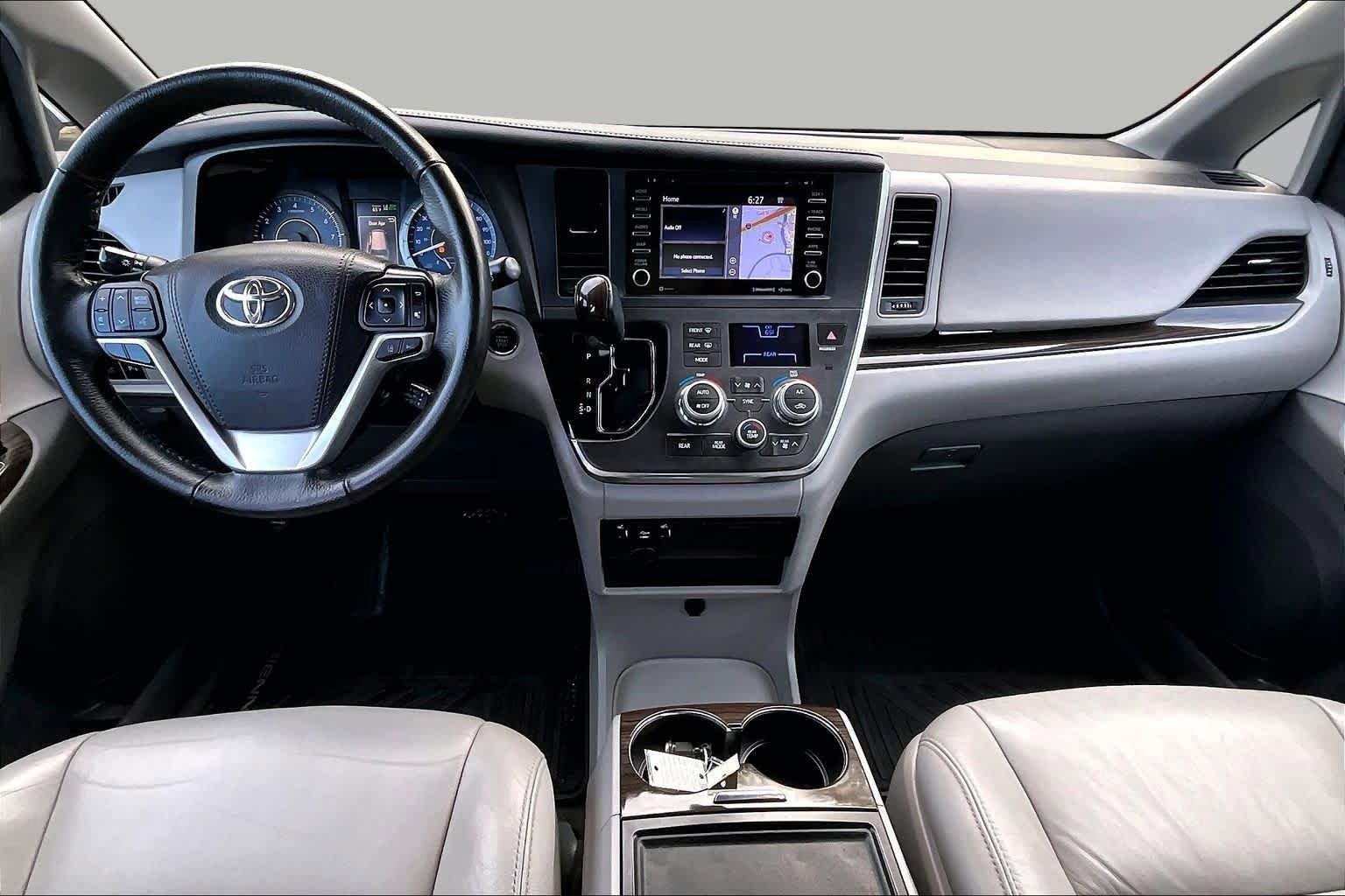 Used 2018 Toyota Sienna XLE w/ XLE Navigation Package AWD/4WD image 15