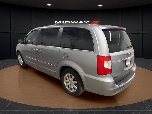 Used 2016 Chrysler Town & Country Touring FWD image 3