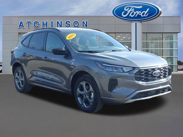 Used 2023 Ford Escape ST-Line w/ Tech Pack #1 AWD/4WD image 4