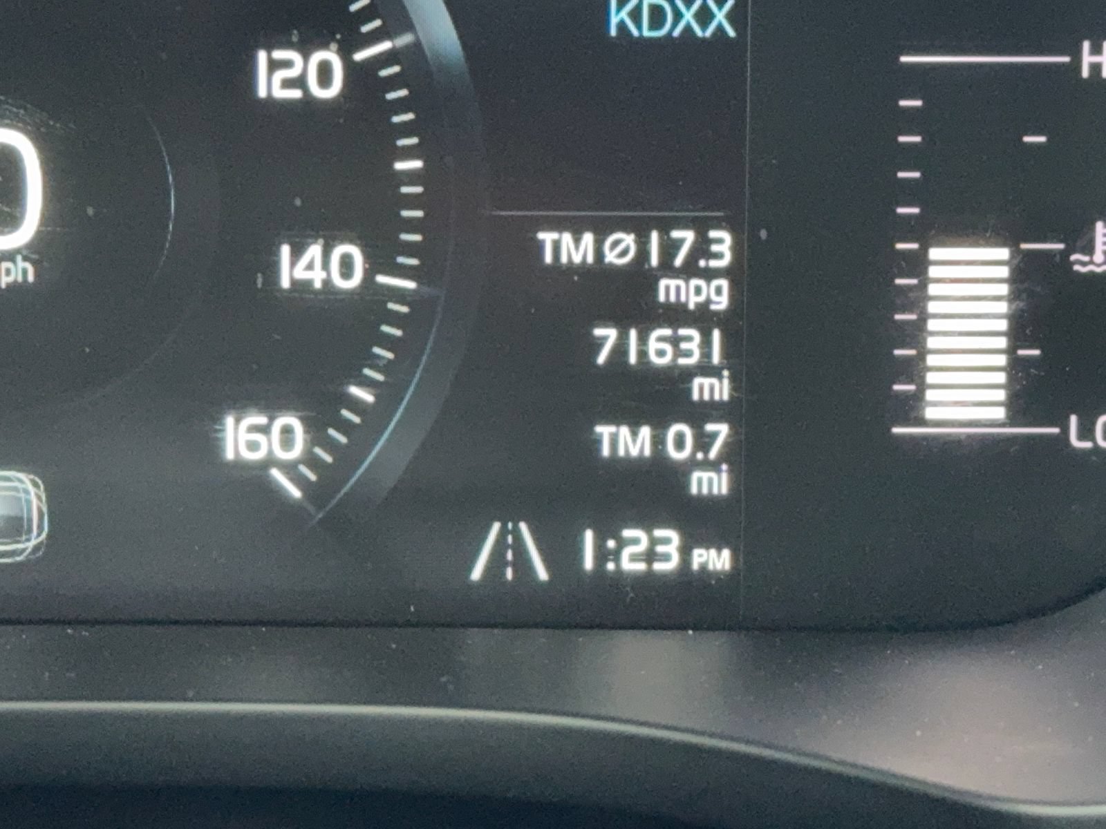 Used 2019 Volvo XC60 T5 Momentum w/ Premium Package AWD/4WD image 22