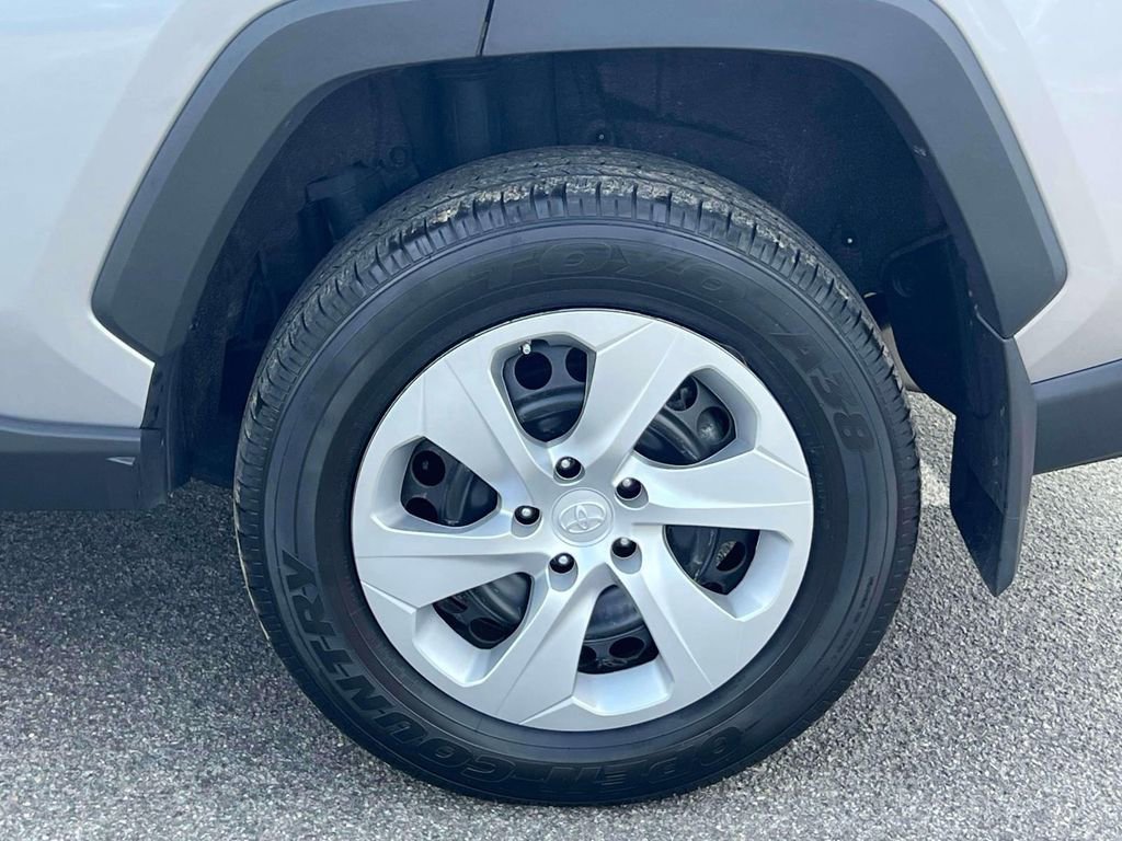 Used 2023 Toyota RAV4 LE AWD/4WD image 11