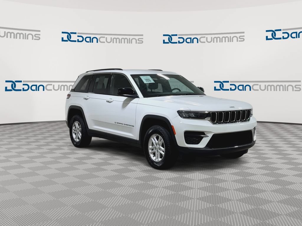 Used 2024 Jeep Grand Cherokee Laredo w/ Luxury Tech Group I AWD/4WD image 2