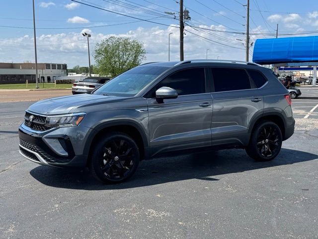 Used 2024 Volkswagen Taos SE image 3