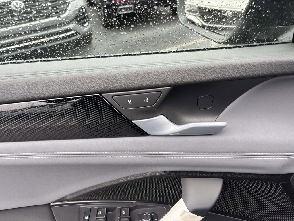 New 2026 Volkswagen Tiguan SE image 12