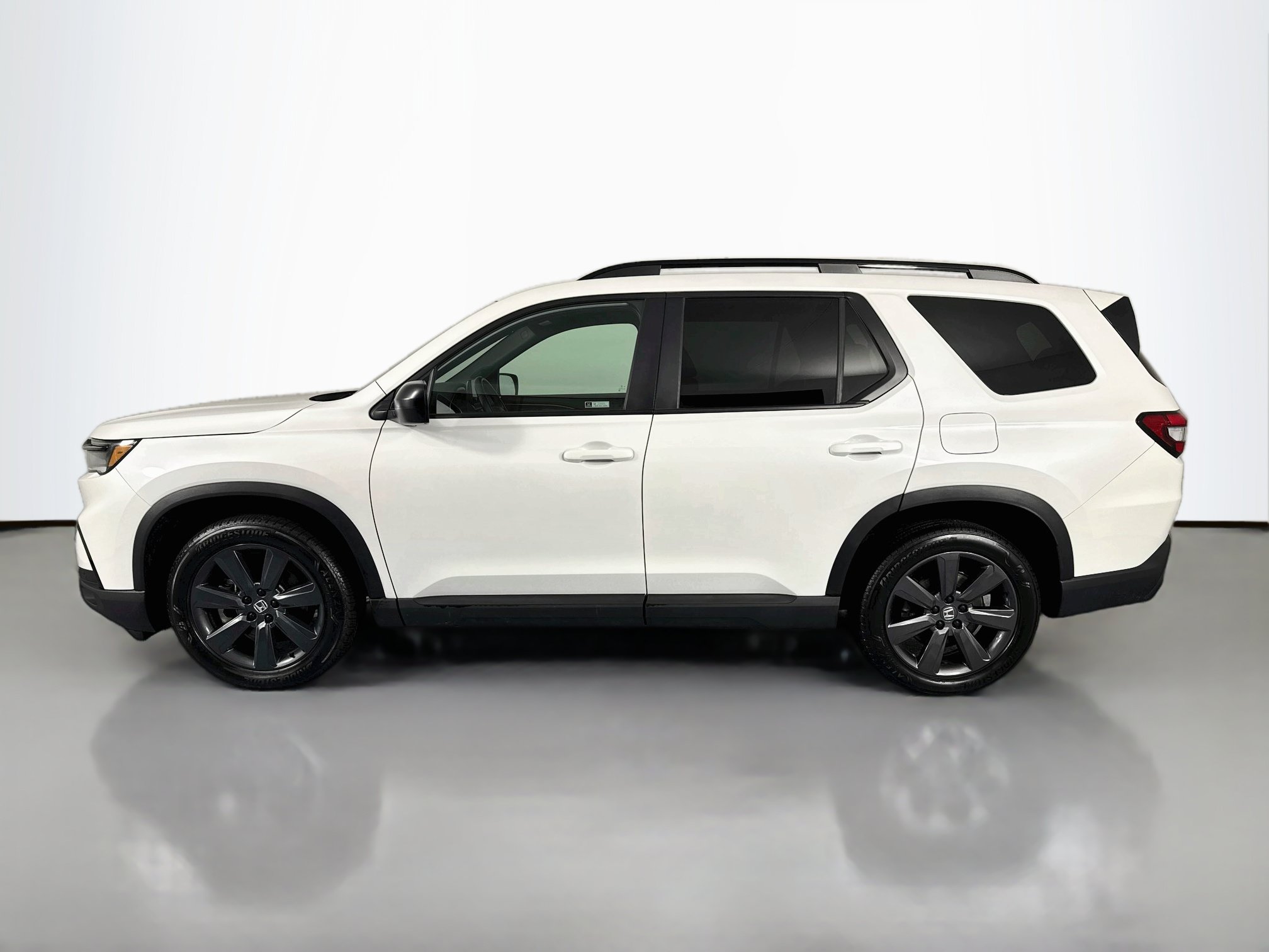 Certified 2023 Honda Pilot Sport image 8