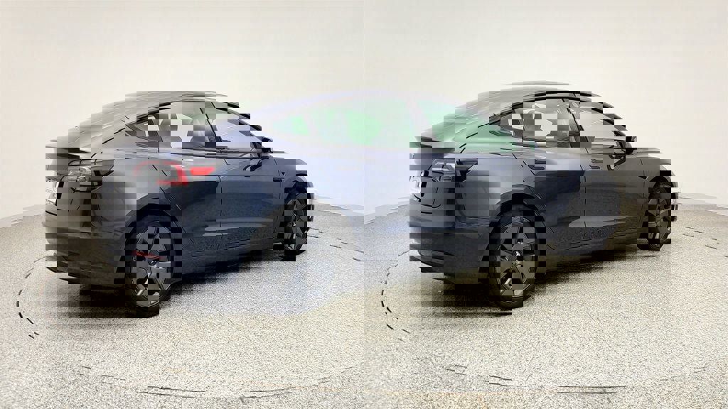 Used 2023 Tesla Model 3 Standard Range image 5