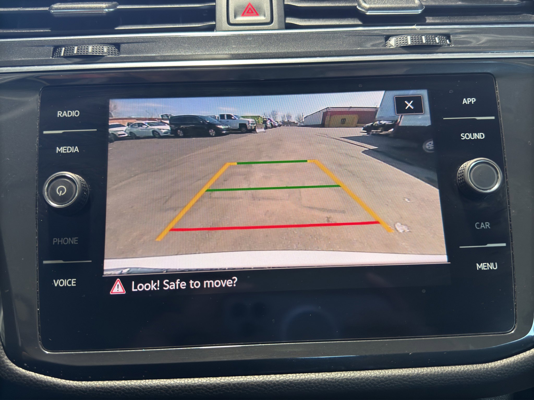 Used 2021 Volkswagen Tiguan SE image 17