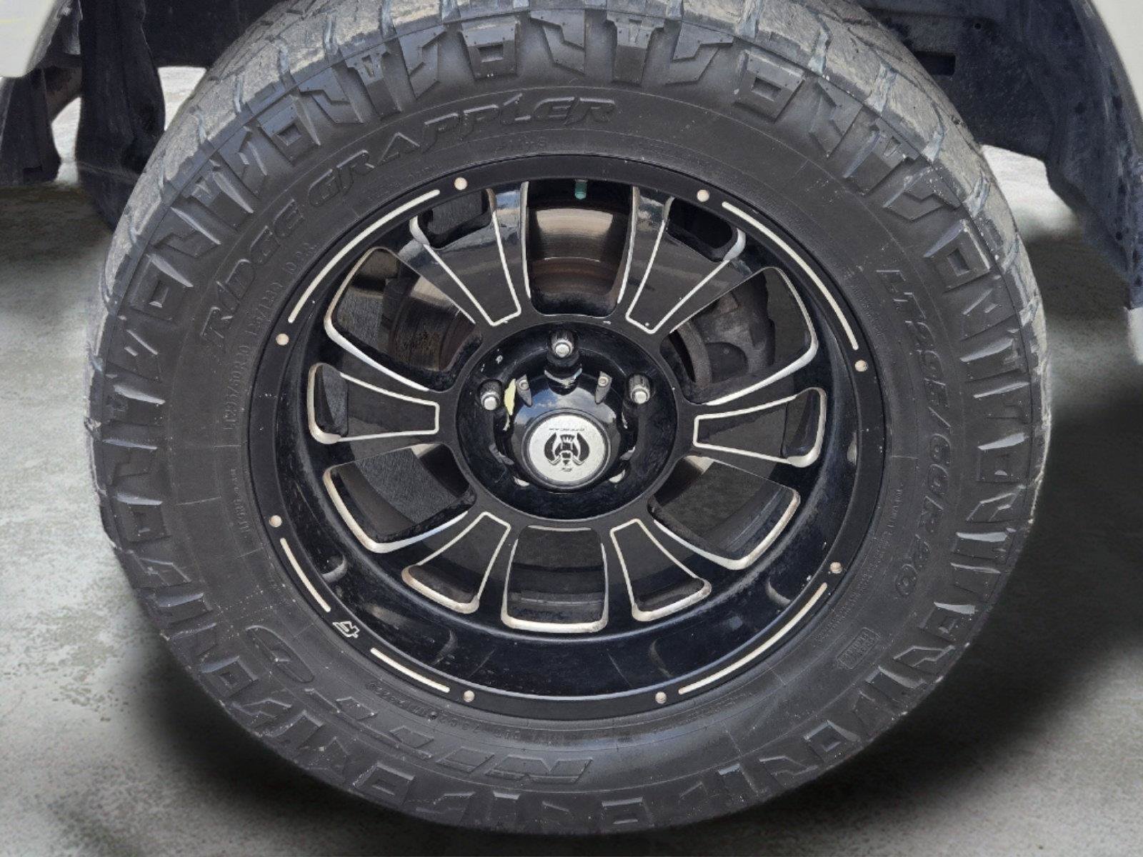 Used 2016 RAM 1500 Laramie w/ Convenience Group AWD/4WD image 16