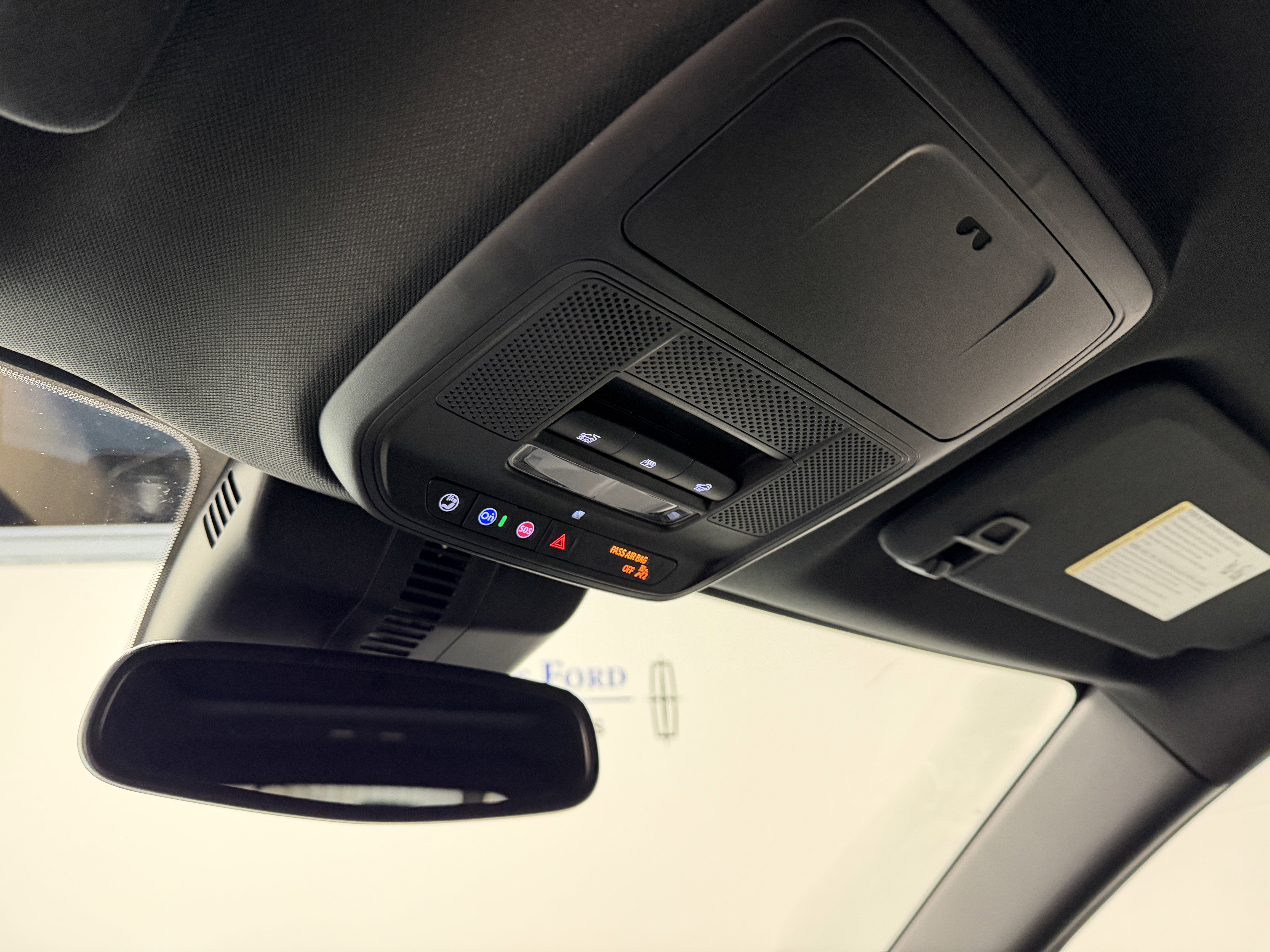 Used 2025 GMC Acadia AT4 w/ Luxury Package image 8