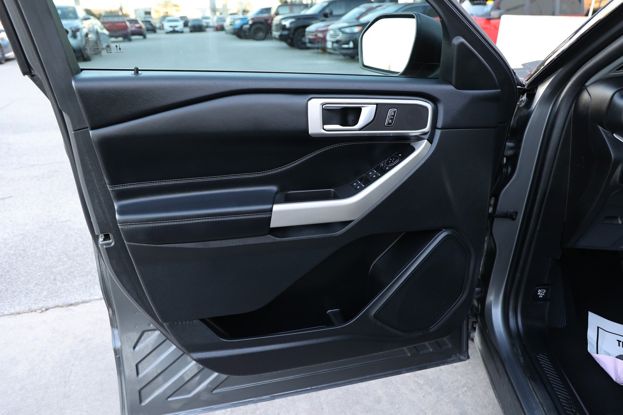 Used 2023 Ford Explorer XLT image 38