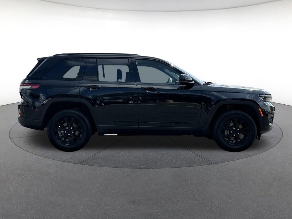 Certified 2025 Jeep Grand Cherokee Altitude image 7