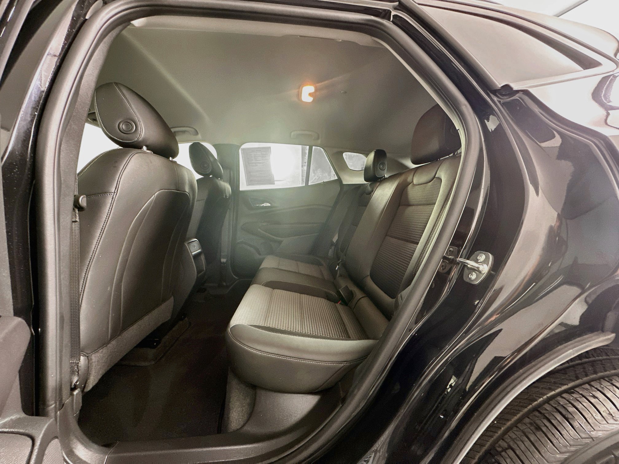 Used 2026 Chevrolet Trax LT w/ LT Convenience Package FWD image 27