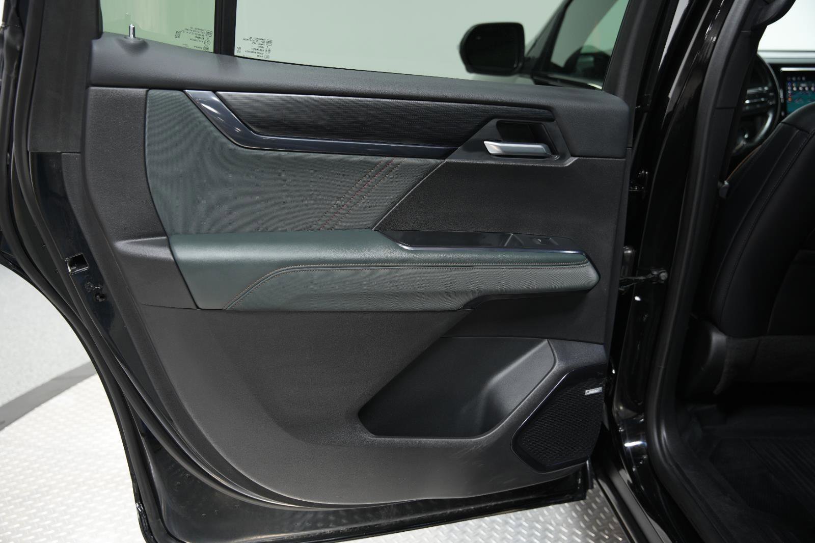 Used 2025 GMC Acadia AT4 image 25