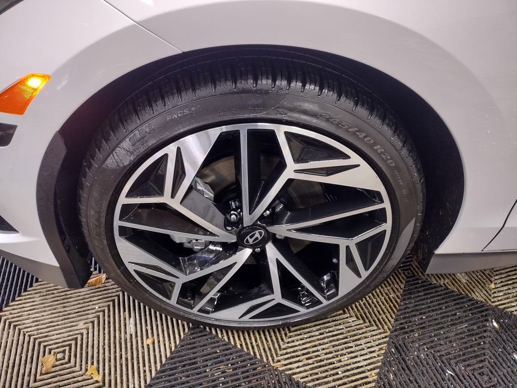 Certified 2025 Hyundai Ioniq 6 SEL image 7